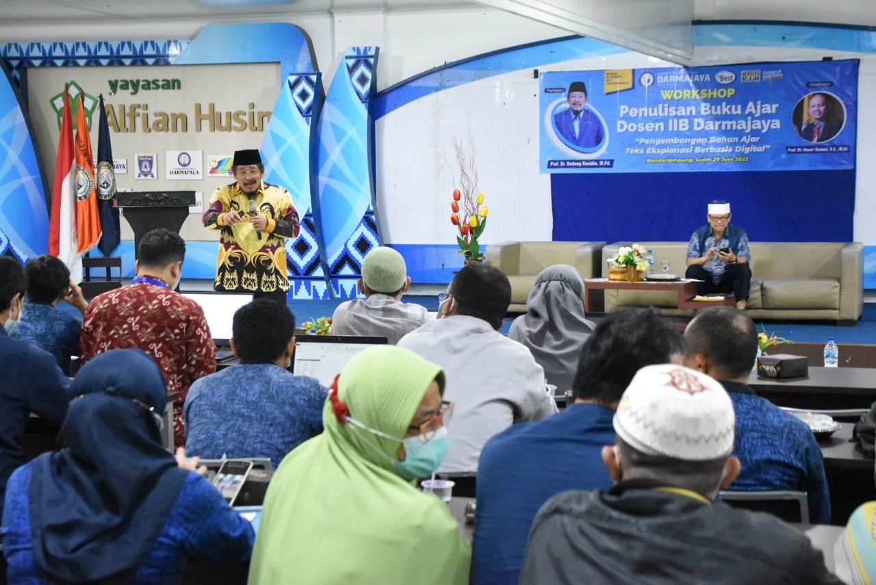 Hadirkan Guru Besar Unila LPM IIB Darmajaya Workshop Penulisan Buku