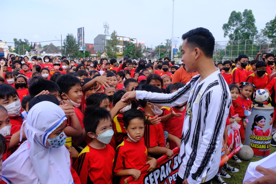 Euforia Pernikahan Kaesang Erina Legenda Persis Solo Dan Gibran Gelar