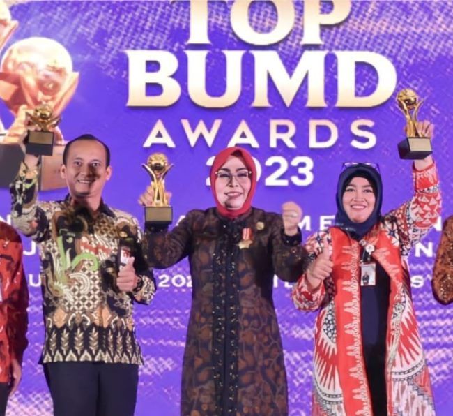 Grobogan Borong Tiga Penghargaan Top BUMD Award 2023 Jatengaja