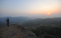 Panorama kota Pacitan dari puncak Gunung Lanang untuk menikmati matahari tenggelam