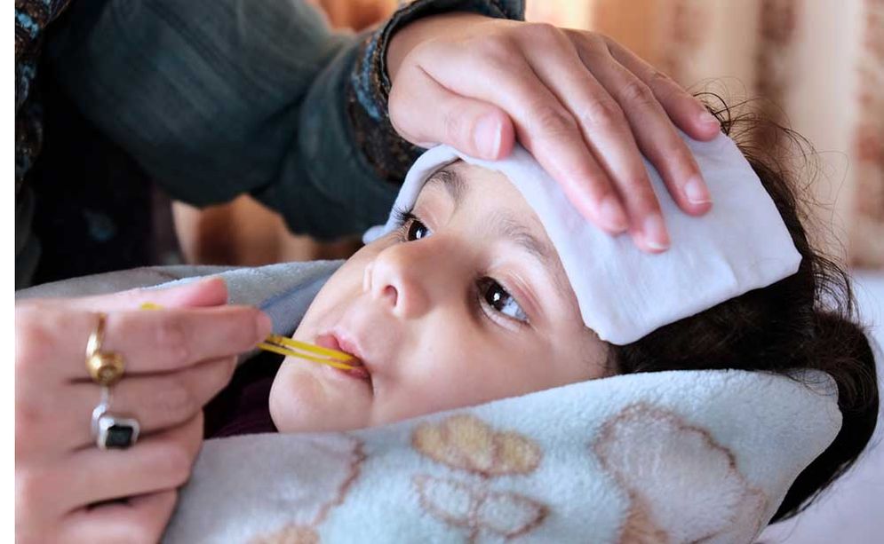 Seorang yang terjangkit bakteri difteri suhu tubuh akan tinggi