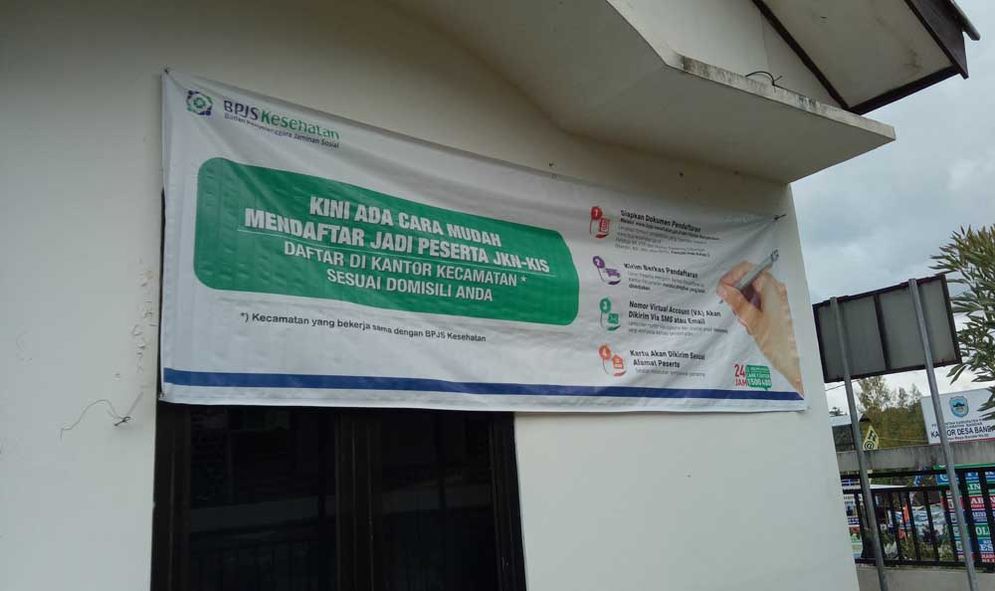 Spanduk BPJS kesehatan di Kecamatan Bandar