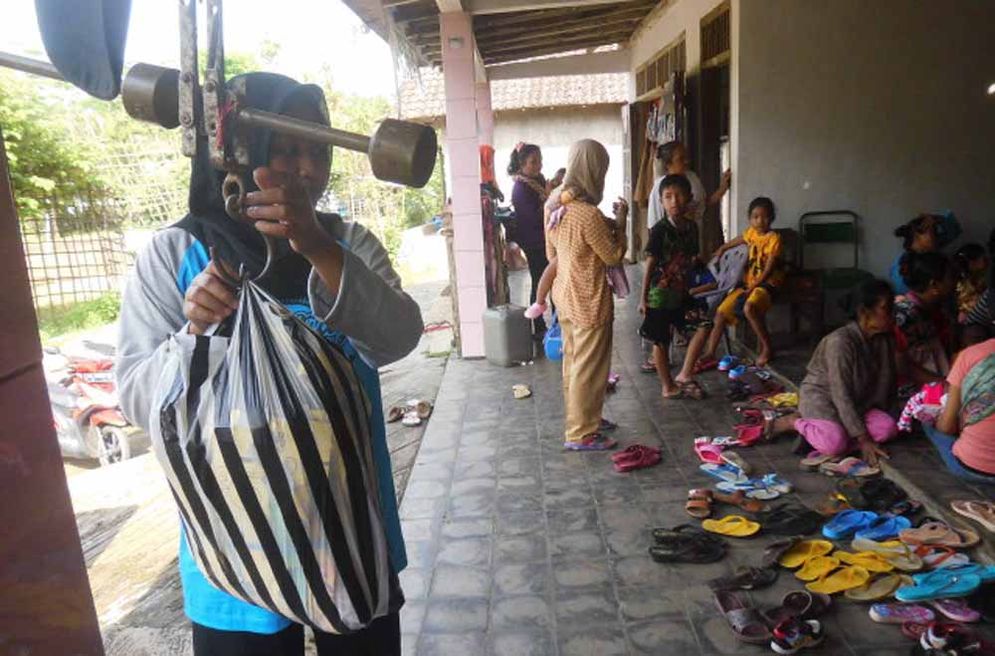 Penimpangan sampah di Posyandu Dahlia, Dusun Sepang, Pacitan