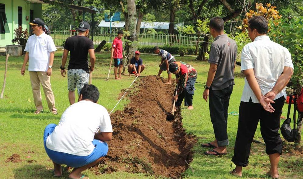 Pelatihan Pertanian Kawasan Rumah Pangan Lestari di Kodim Pacitan Minggu (04/02/2018)