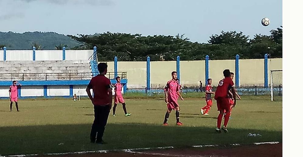 PS COBA (merah) memastikan maju ke final setelah mengalahkan Loreng Pudara (pink) pada pertandingan Selasa (20/02/2018)