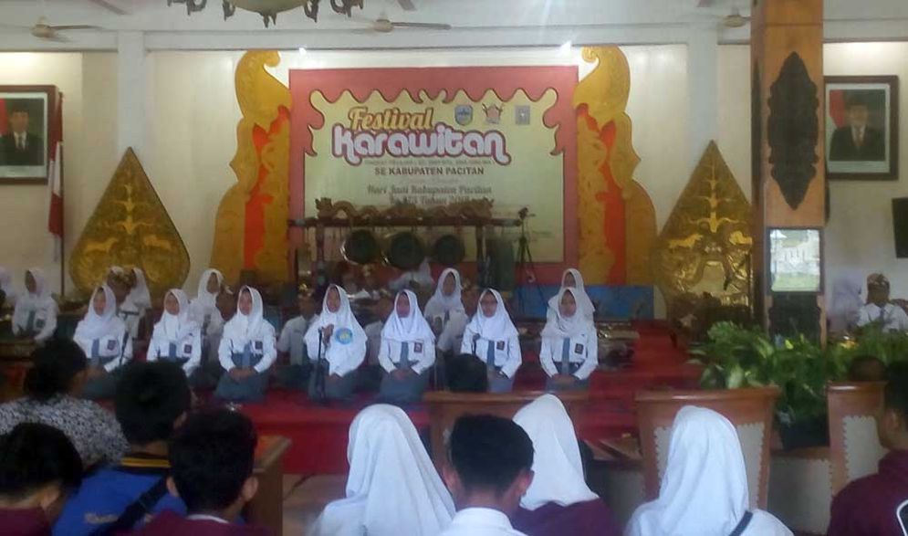 Salah satu peserta Festival Karawitan di Pendopo Kabupaten Pacitan