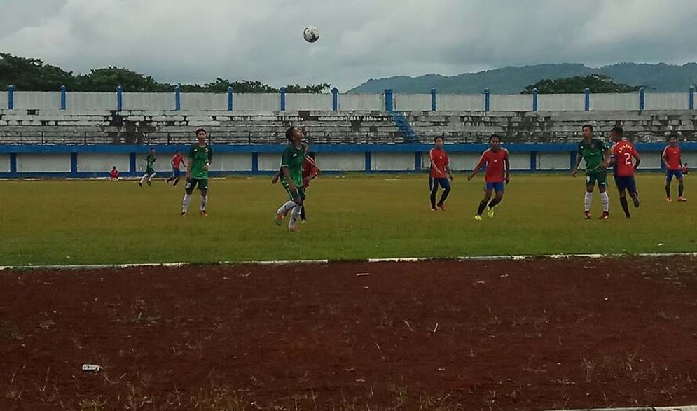 Gempur Purwoasri (hijau) maju ke semifinal setelah mengalahkan Citra Arjosari Minggu (18/03/2018)