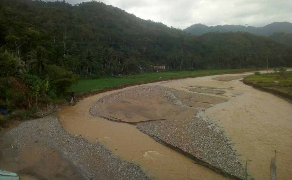 Aliran anak Sungai Grindulu Pacitan