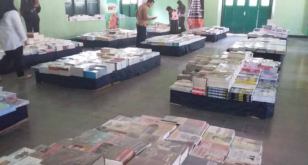 Bazar buku di Gedung Jendral Sudirman Penceng Pacitan Sabtu (21/04/2018)
