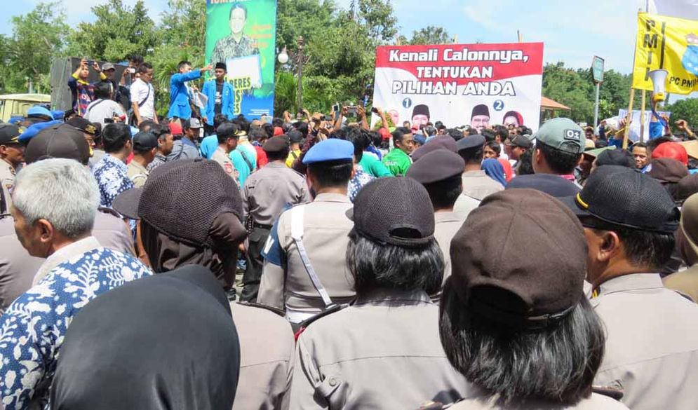 Aksi damai nelayan Pacitan menolak penangkapan benur, Selasa (24/04/2018)