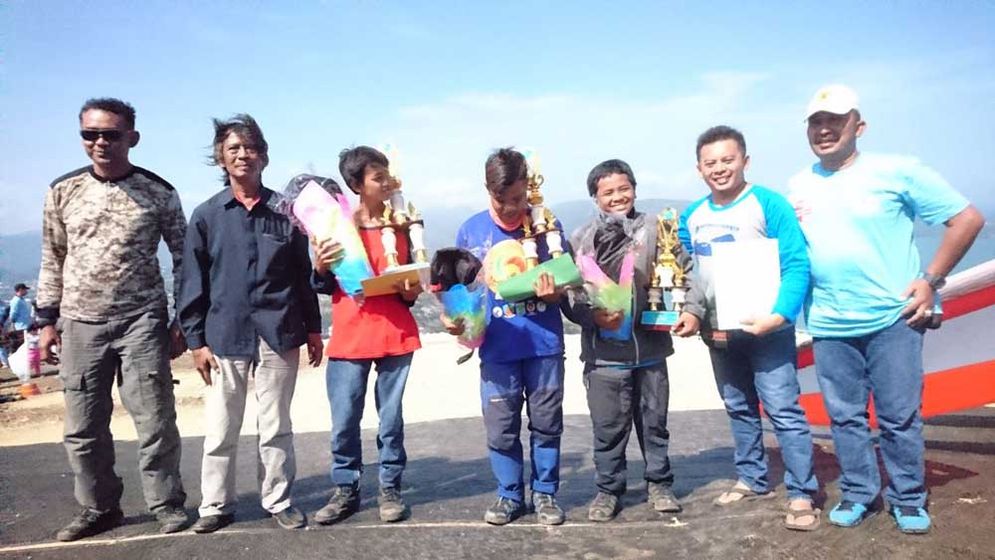 Para pemenang Liga Seri 3 Paralayang Jawa Timur