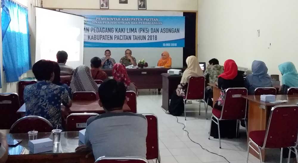 Pembinaan PKL yang beroperasi di tempat wisata Pacitan