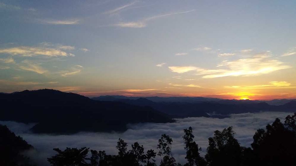 Keindahan sunset dilihat dari Desa Tamanasri, Kecamatan Pringkuku.