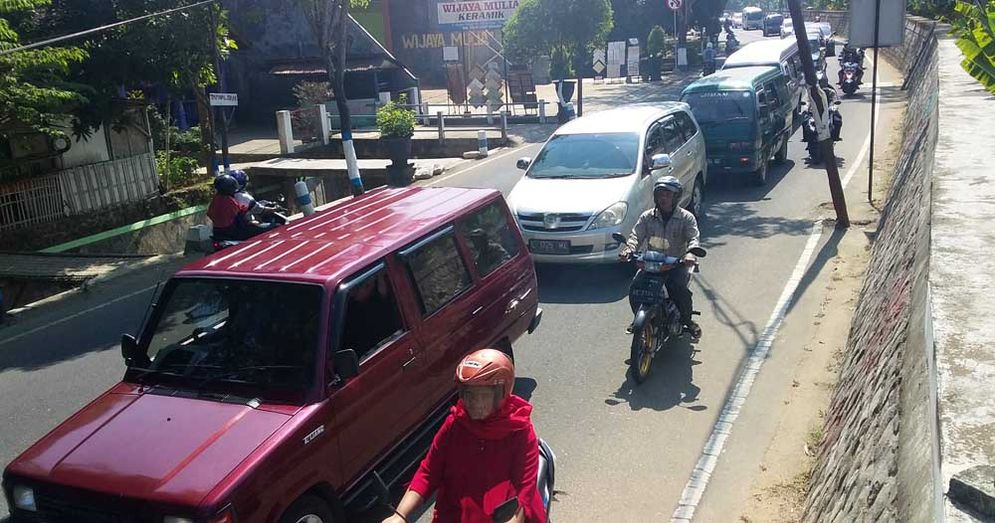 Antrean kendaraan di Jl Tentara Pelajar, Senin (18/06/2018)