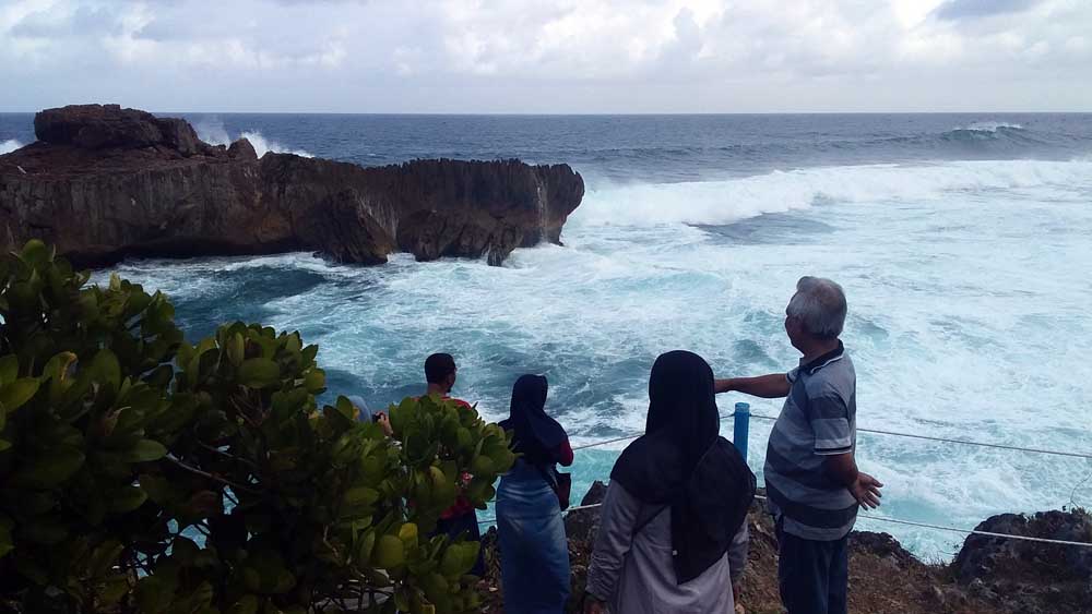 Pantai Watu Bale