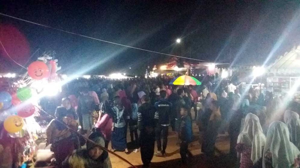 Ribuan warga memadati Stadion Citra Mandiri Arjosari Jumat (17/08/2018) malam untuk menyaksikan pameran