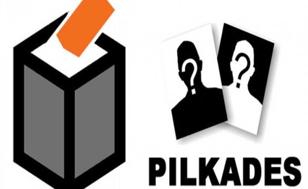 Chusnul Faozi (paling kanan) saat rapat persiapan Pilkades serentak Jumat (24/08/2018)