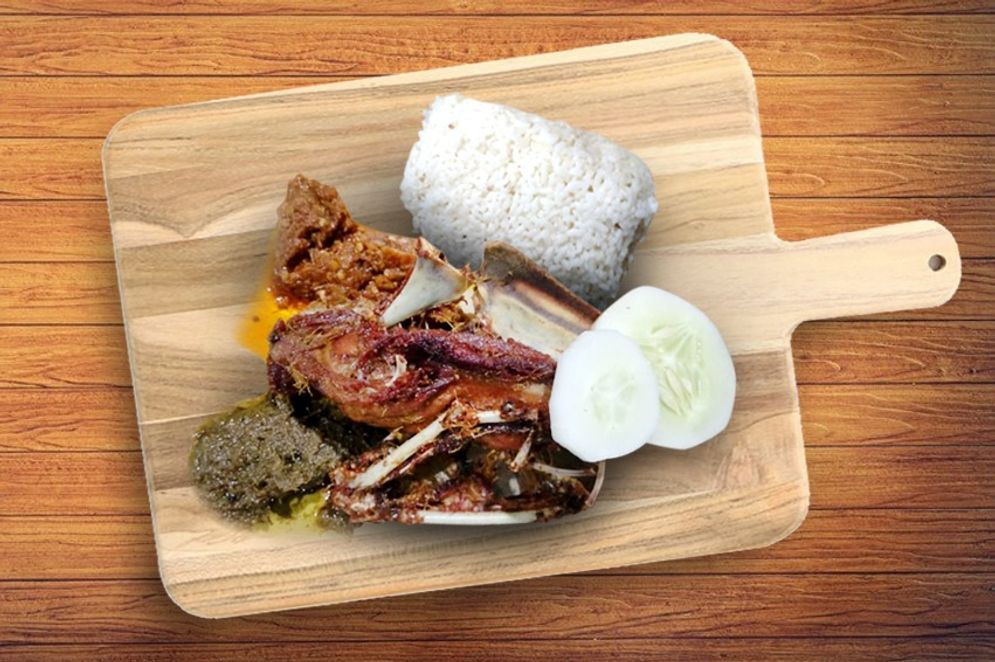 Enaknya Makan Malam Bebek Goreng Ibu Sutami