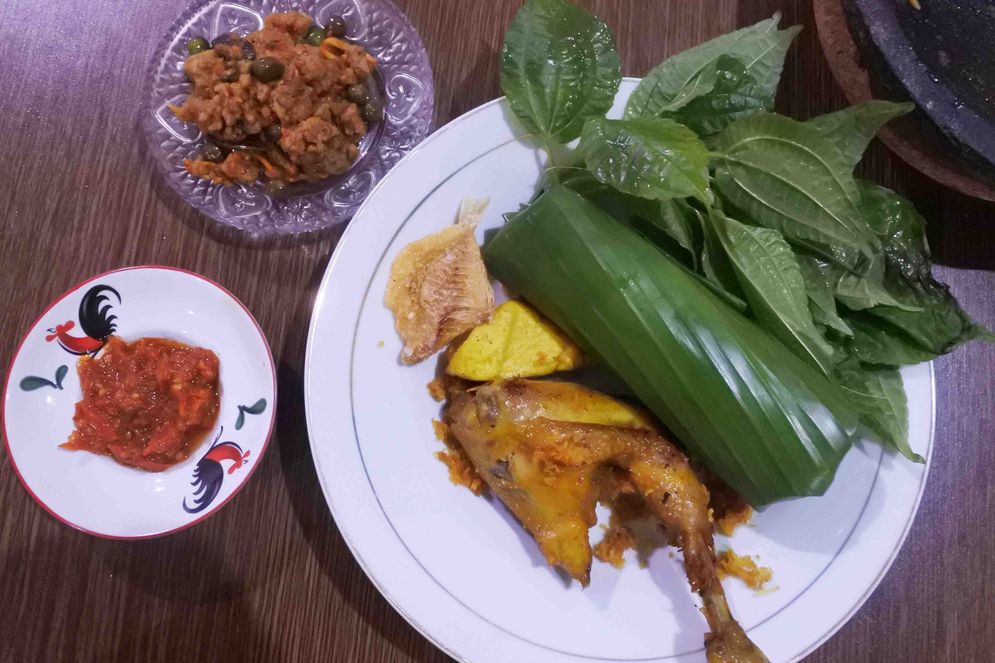 Mencicipi Nasi Timbel Khas Bogor di Merak Kitchen