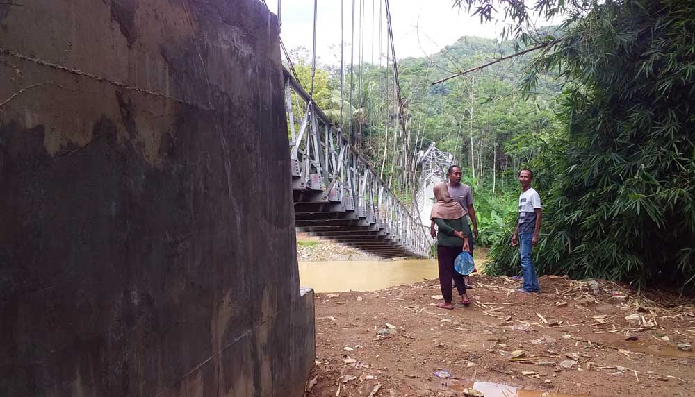 Jembatan gantung  Banjarsari II yang roboh