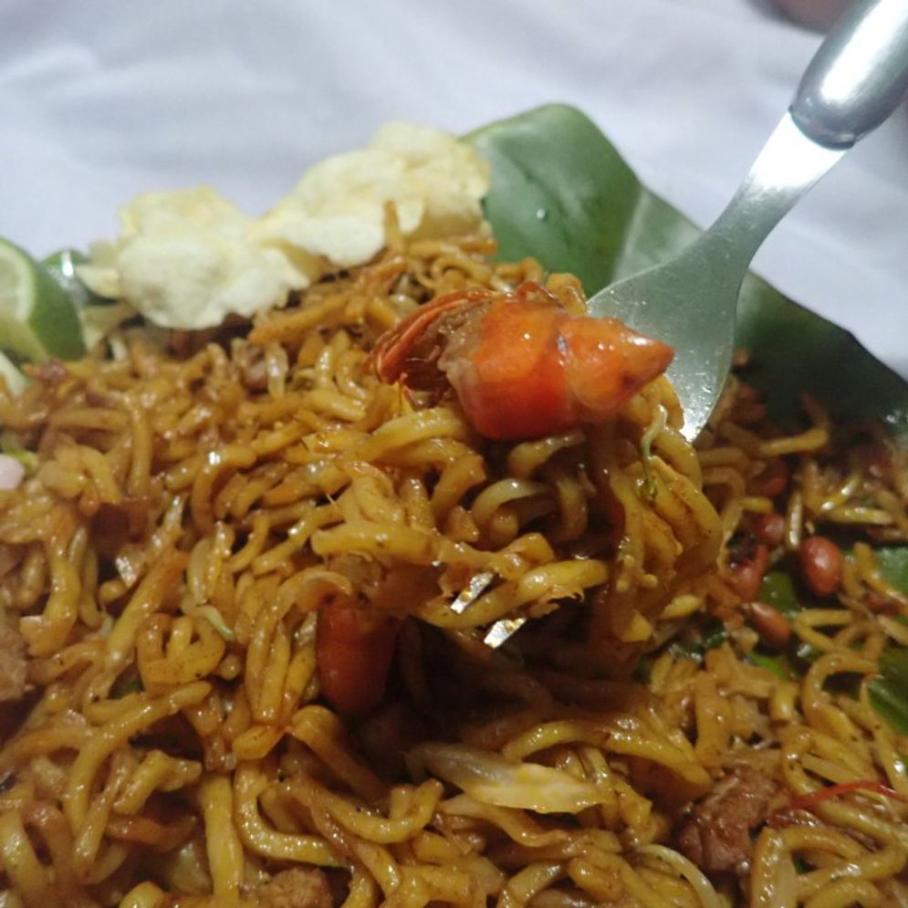 Menikmati Aneka Kuliner Mie Aceh Fauzan Bersama Keluarga