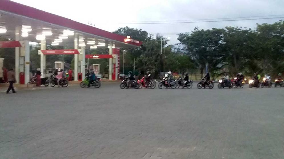 Antrean di SPBU Ploso