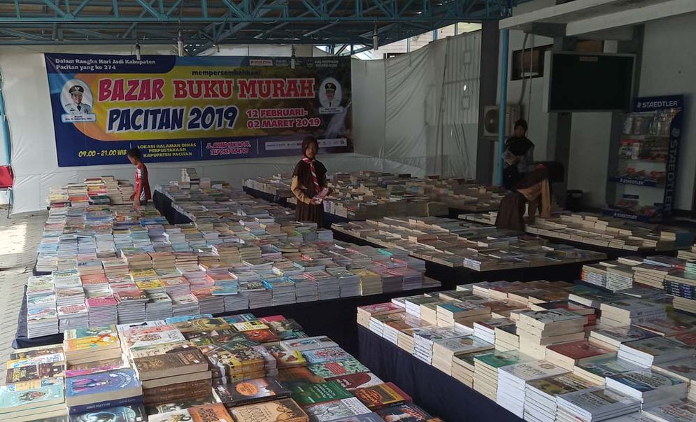 Bazar buku di Perpustakaan Daerah Pacitan