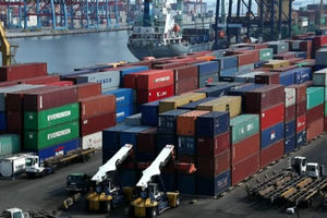 Ilustrasi ekspor-impor.