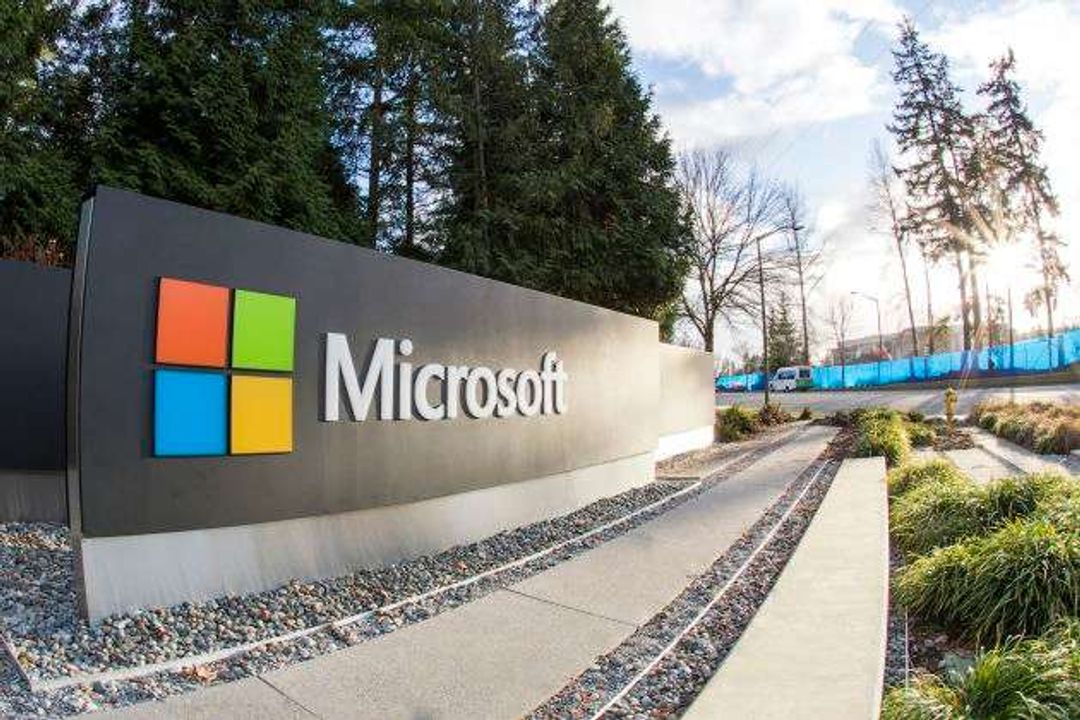 Microsoft Hampir Lewati Apple Sebagai Perusahaan Paling Berharga