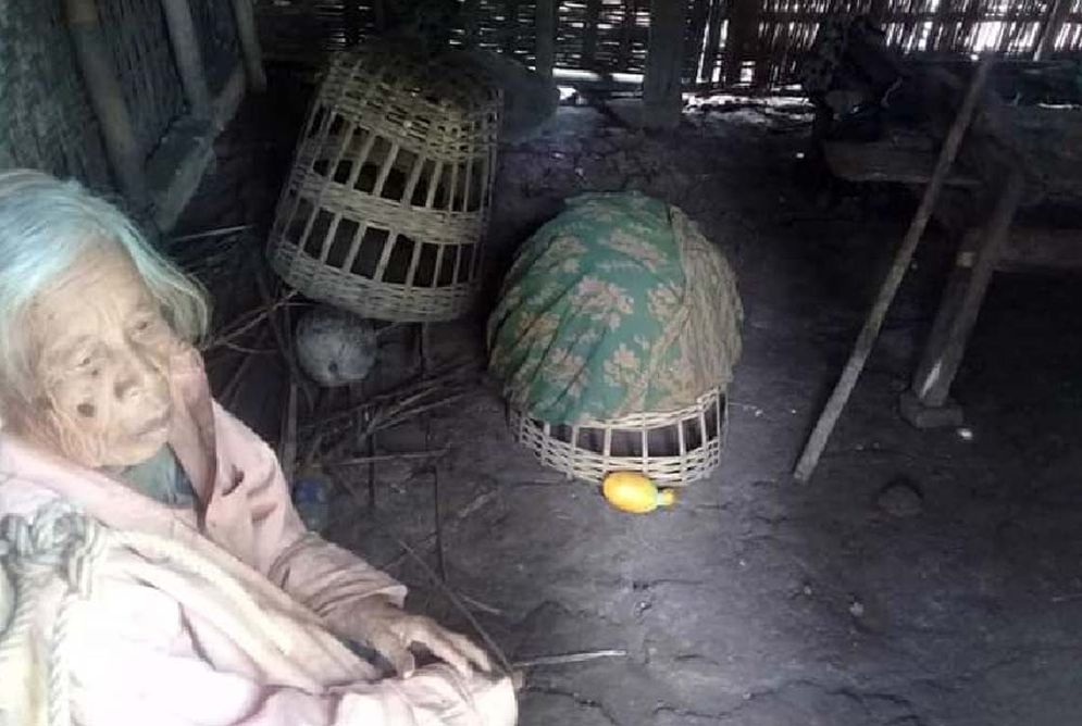 Mbah Sipon yang tinggal sendiri di rumah reyot