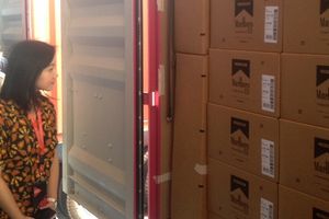 <p>PT Philip Morris Indonesia melakukan ekspor perdana Marlboro, salah satu produk andalan PT HM Sampoerna Tbk (HMSP) ke Duty Free Jepang, Kamis (21 Maret 2019). Foto: TA</p>
