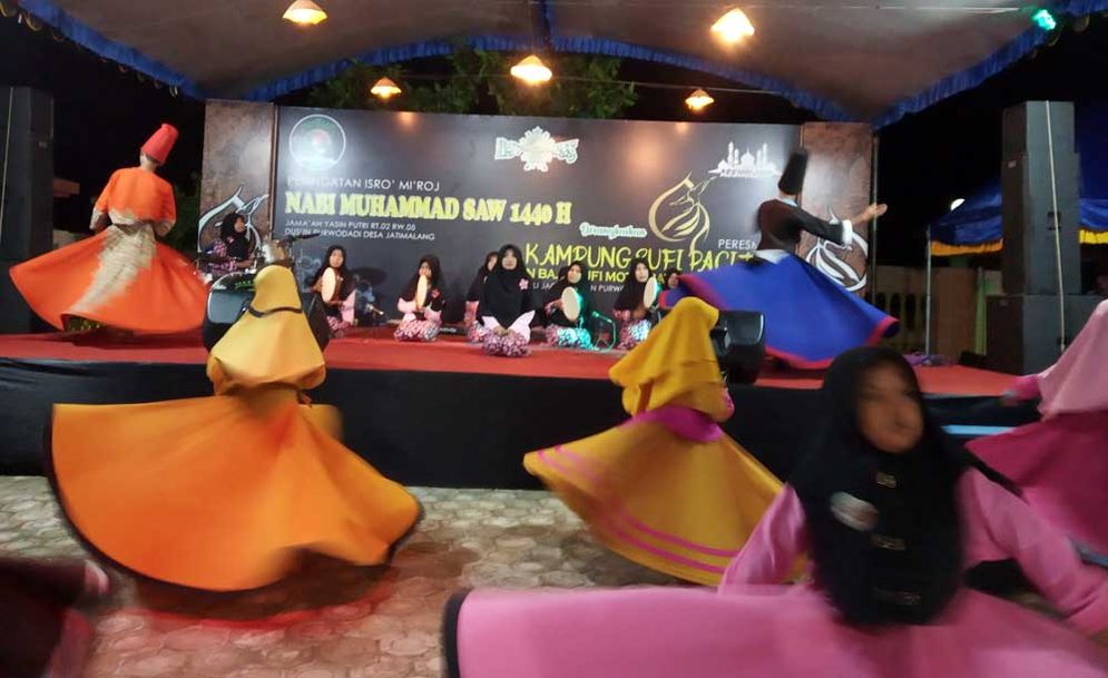 Tari Sufi ditampilkan dalam peringatan Isra Mikraj Rabu (20/03/2019) di Dusun Purwodadi