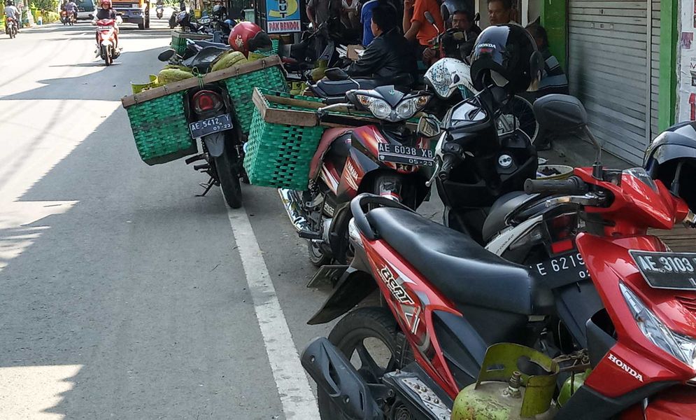 Antrean LPG 3 Kg di salah satu agen di Pacitan