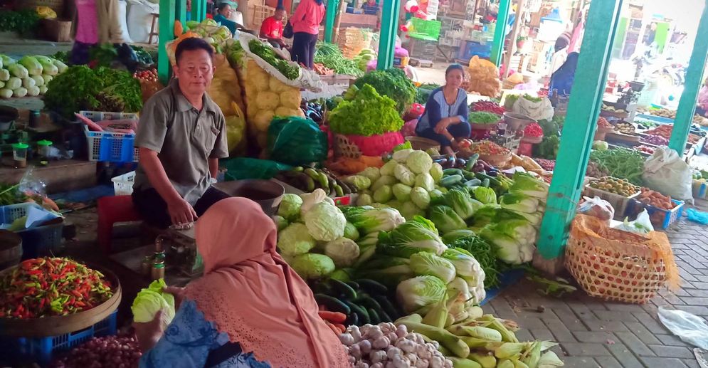 Pedagang sayur di Pasar Arjowinangun