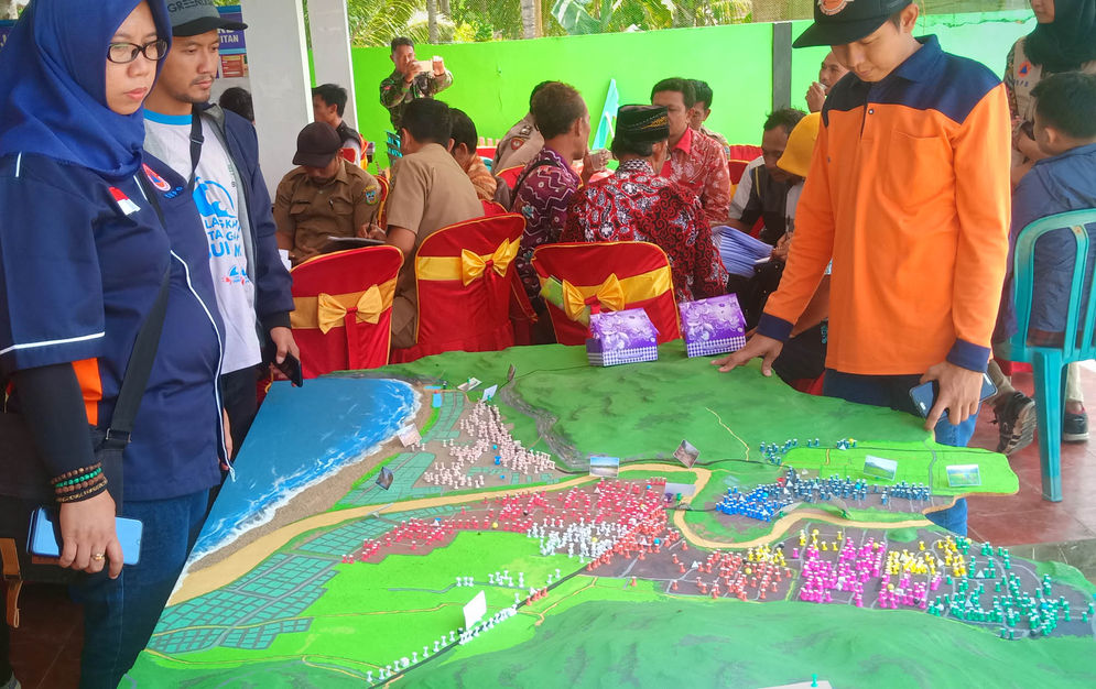 Sosialisasi tanggap bencana  dalam Ekspedisi Desa Tangguh Bencana (Destana) di Desa Hadiwarno Kecamatan Ngadirojo Senin (22/07/2019)
