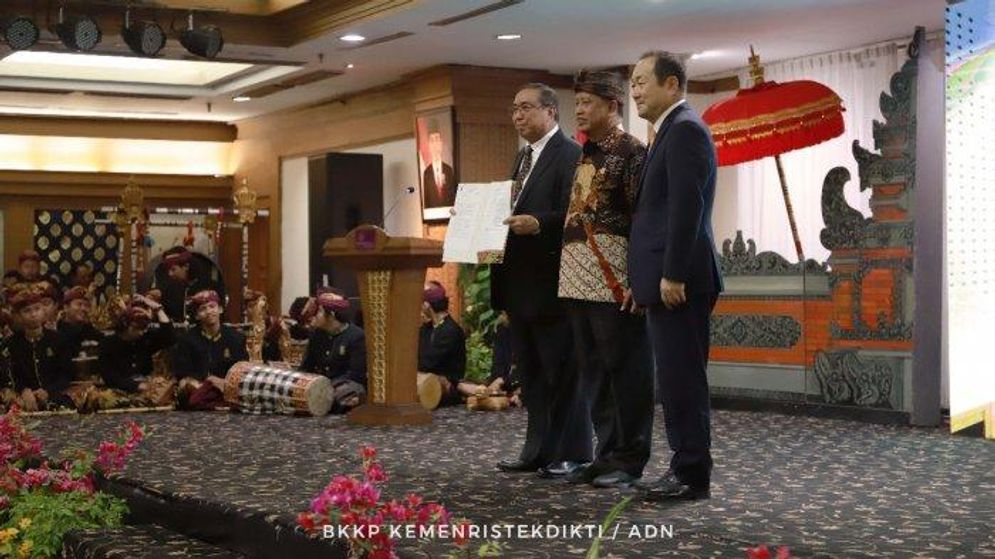 Profesor Jang Youn Cho diperkenalkan sebagai rektor Universitas Siber Asia.