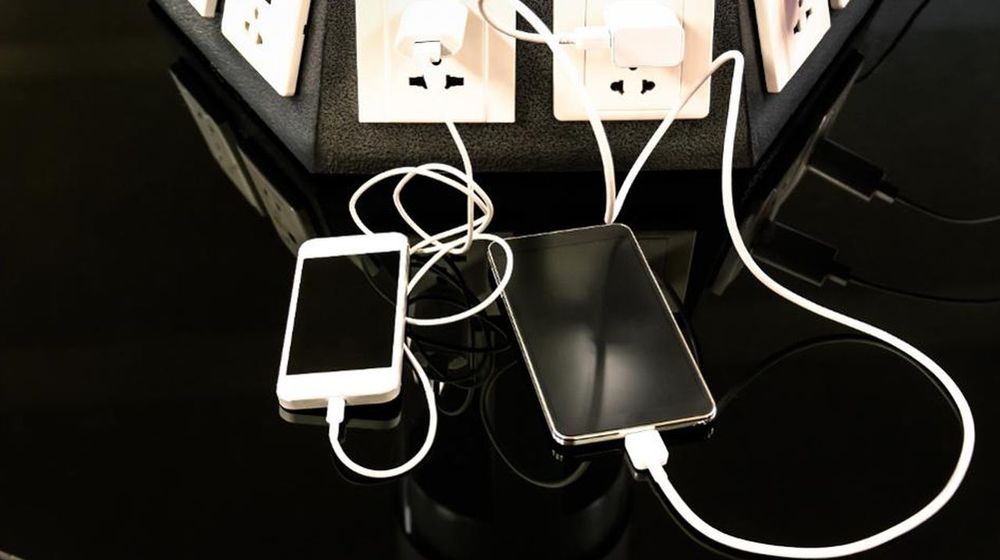 Waspadalah! Kabel Charger yang Dipinjam Dapat Membajak Perangkat Anda