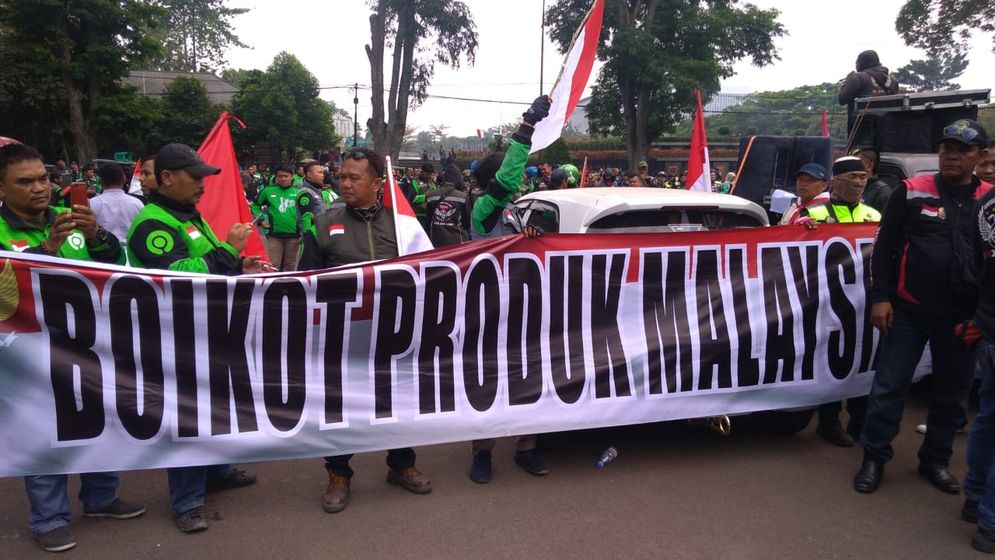 Aksi demo ojol di Gedung Sate