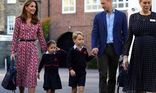 <p>Princess Charlotte (dua kiri) saat masuk sekolah pertama diantar ayahnya Pangeran William dan ibunya Kate Middleton serta kakaknya Pangeran George</p>
