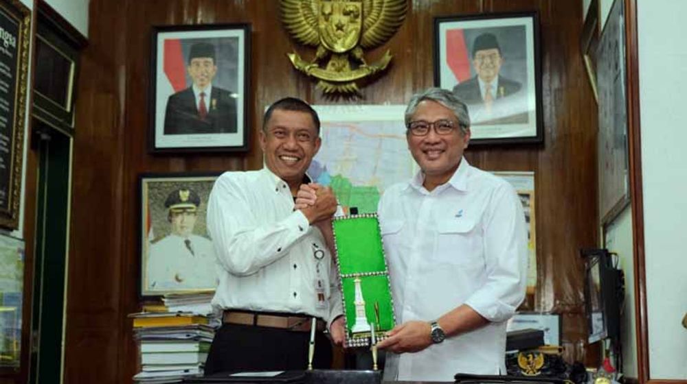 <p>Direktur Utama PGN Gigih Prakoso (kanan ) dan Walikota Yogyakarta Haryadi Suyuti </p>
