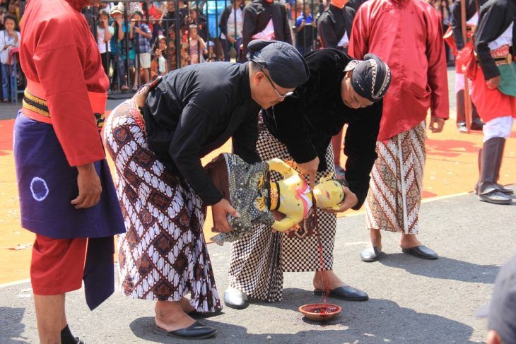 Prosesi penyembelihan pengantin bekakak