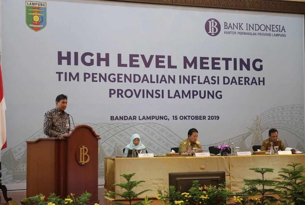 Kepala Bank Indonesia Lampung, Budiharto Setyawan dalam High Level Meeting Tim Pengendalian Inflasi Daerah (TPID) Provinsi Lampung, di Aula Bank Indonesia Lampung, Selasa (15/10/2019).