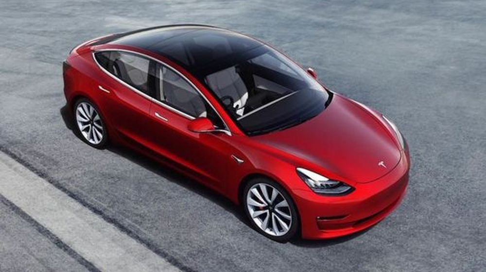 Tesla mobil elektrik