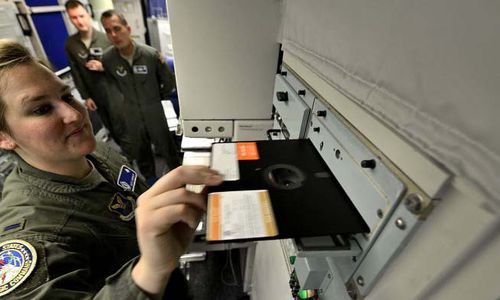 Pasukan Nuklir Amerika Akhirnya Tinggalkan Disket 8 Inci