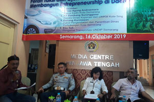 <p>Diskusi Peran Taksi dan Ojek Online Dalam Mendorong Entrepreneurship di Daerah</p>
