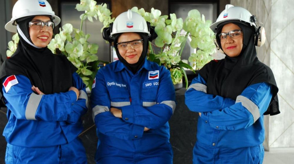 Lindungi dari Kebakaran, Chevron Ciptakan Hijab Khusus untuk Pekerja