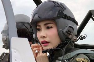 <p>Sineenat Wongvajirapakdi </p>
