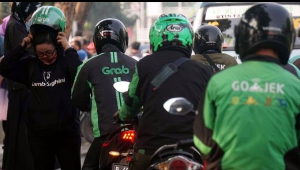 Pemerintah Wacanakan Gojek dan Grab Jadi Transportasi Umum