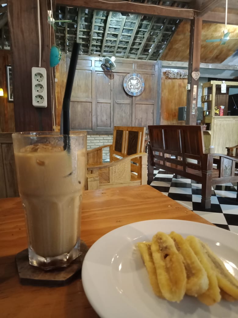 Menu dan suasana di Wedangankoe