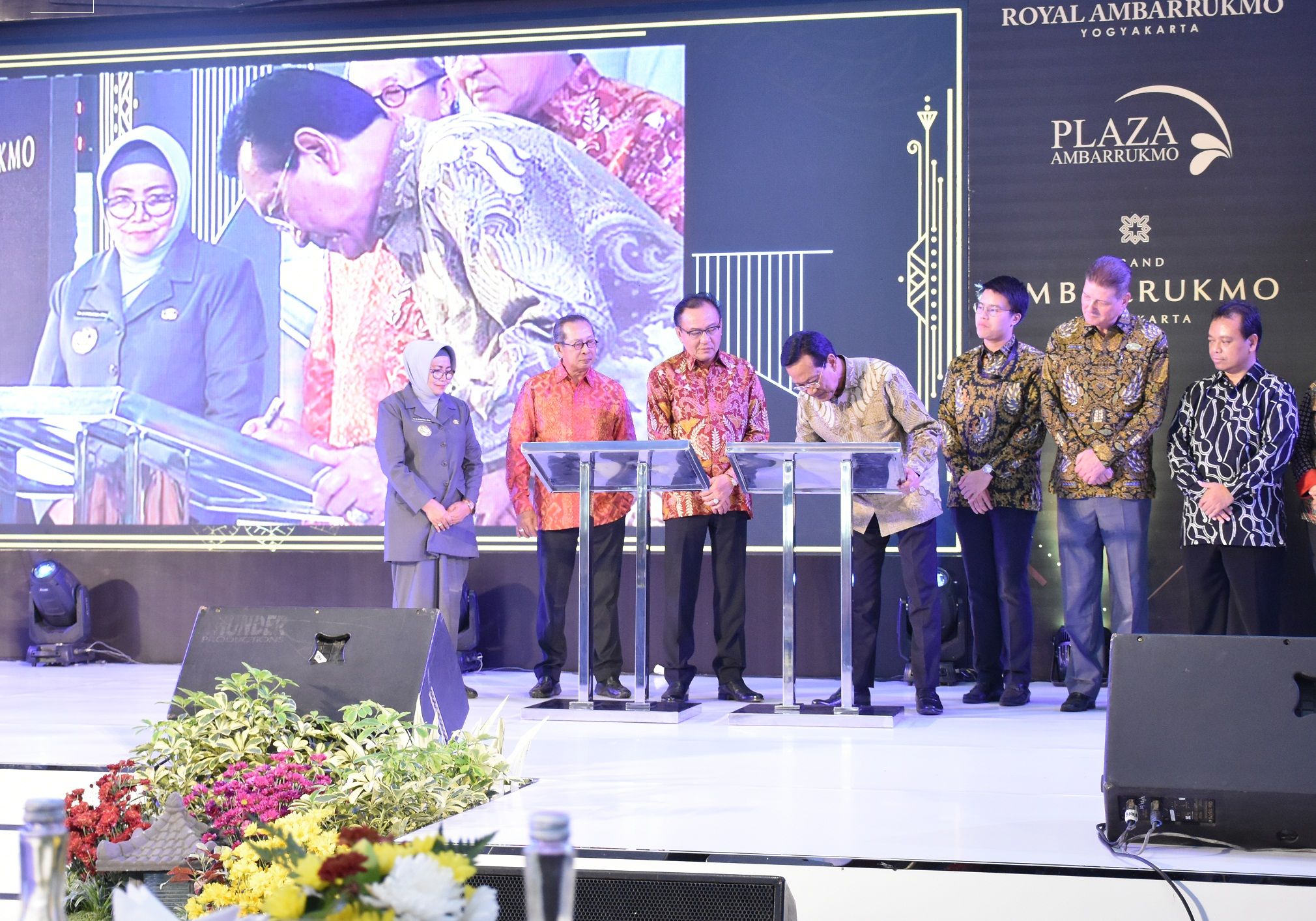 Sultan HB X saat meresmikan JPO Ambaramarga